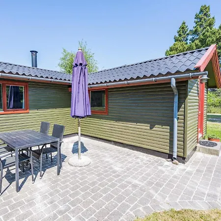 Dom wakacyjny Secluded Pine Tree Cottage-by Traum Blåvand