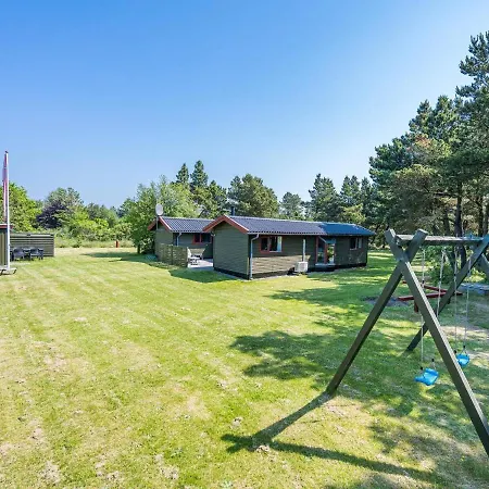 Dom wakacyjny Secluded Pine Tree Cottage-by Traum *