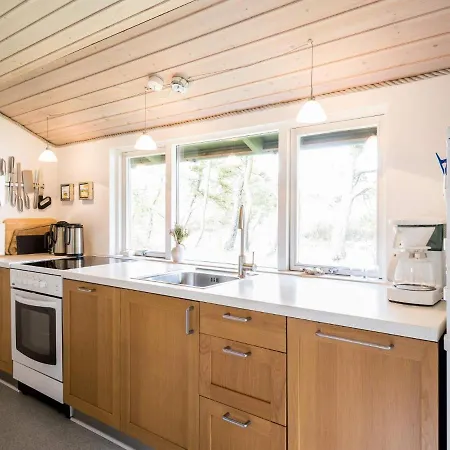 Secluded Pine Tree Cottage-by Traum Holiday home *